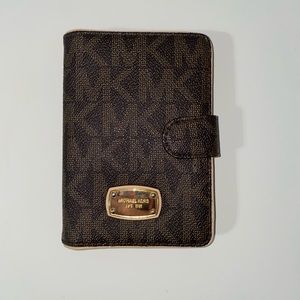Micheal Kors Passport Holder/ Wallet
